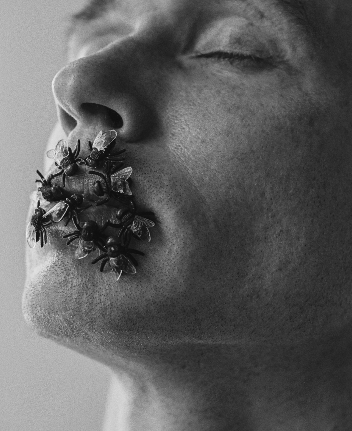 bees_on_a_mouth
