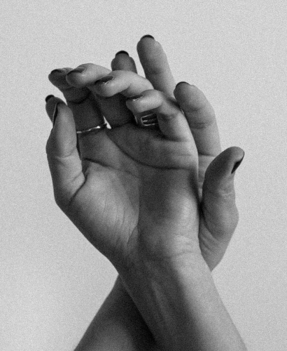 womans_hands